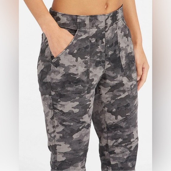 NEW SPANX- Stretch Mid Rise Twill Joggers - Picture 2 of 9